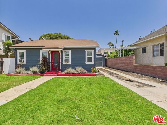 Backyard, Exterior, Facade, Ranch