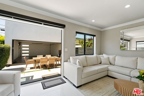 Dining room, Interior, Living room, Recessed Lighting