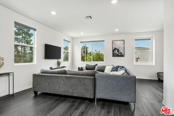 Interior, Living room, Recessed Lighting, Wood Texture Flooring
