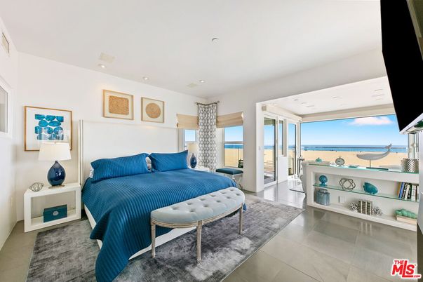 Bedroom, Interior, Recessed Lighting, Water