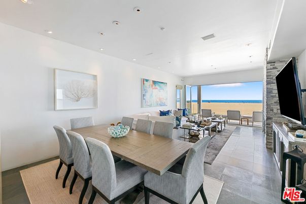Dining room, Interior, Living room, Recessed Lighting, Water