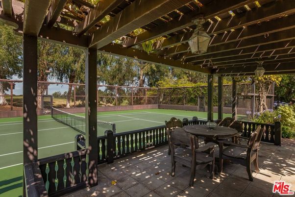 Exterior, Tennis Courts