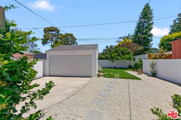 Backyard, Detached Garage, Exterior