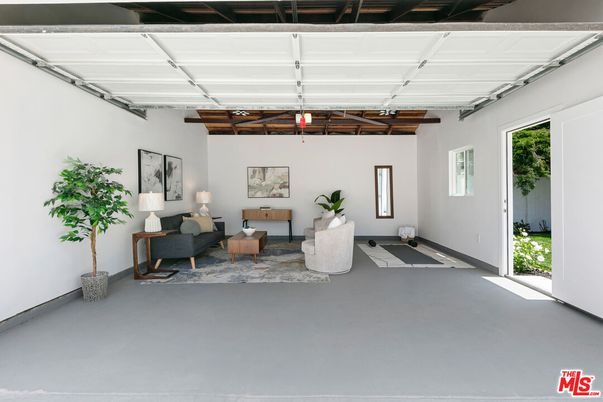 Garage, Interior