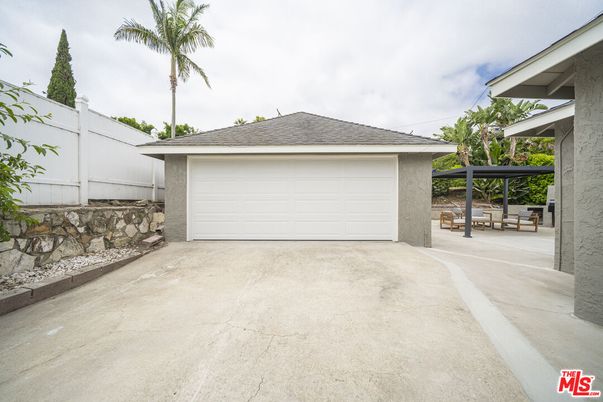 Detached Garage, Exterior