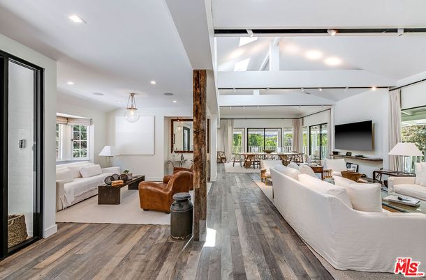 Dining room, Interior, Living room, Pendant Lights, Recessed Lighting, Wood Texture Flooring