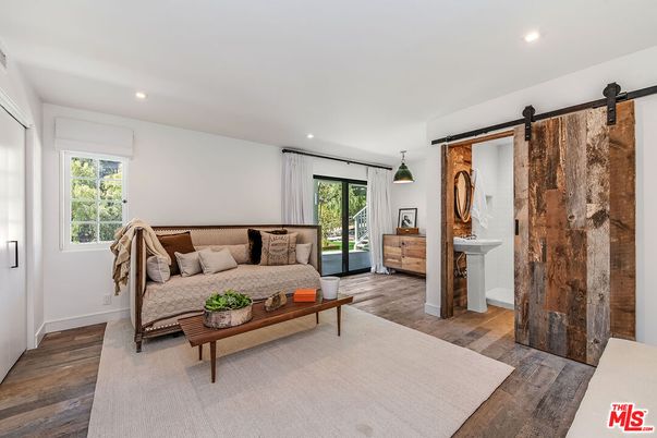 Bedroom, Interior, Living room, Pendant Lights, Recessed Lighting, Wood Texture Flooring