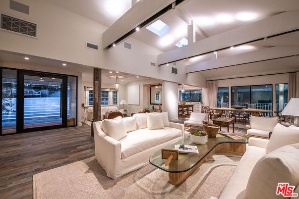 Dining room, Interior, Living room, Pendant Lights, Recessed Lighting, Wood Texture Flooring