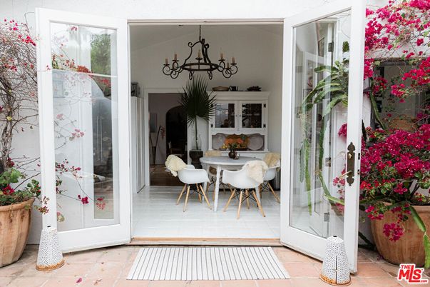 Dining room, Exterior