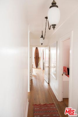 Interior, Pendant Lights, Wood Texture Flooring