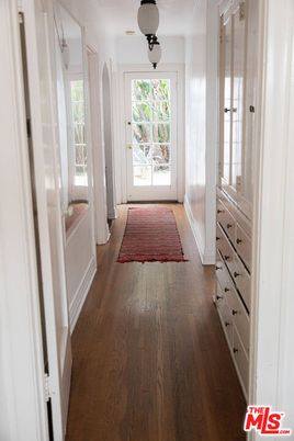 Interior, Pendant Lights, Wood Texture Flooring