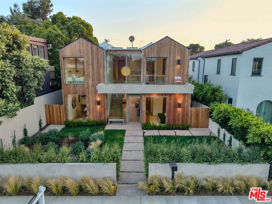 Backyard, Exterior, Facade, Modern