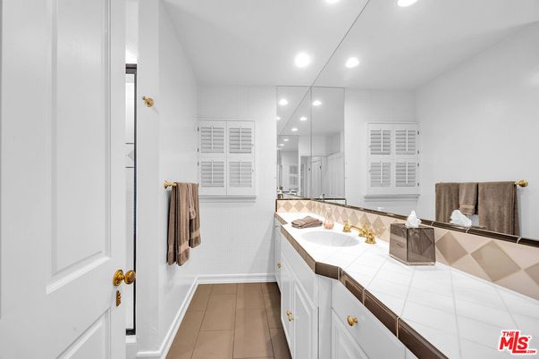 Bathroom, Interior, Recessed Lighting, Tile Countertops