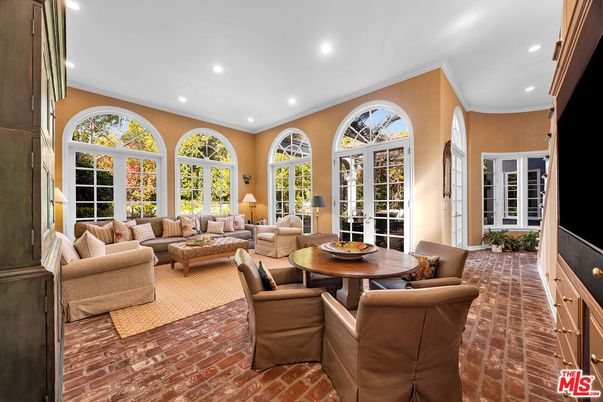 Dining room, Interior, Living room, Recessed Lighting