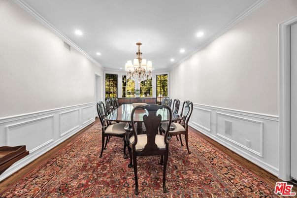 Chandelier, Dining room, Interior, Recessed Lighting, Wood Texture Flooring
