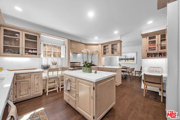 Dining room, Interior, Kitchen, Recessed Lighting, Wood Texture Flooring