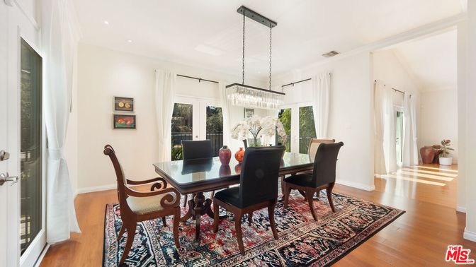 Chandelier, Dining room, Interior, Recessed Lighting, Wood Texture Flooring
