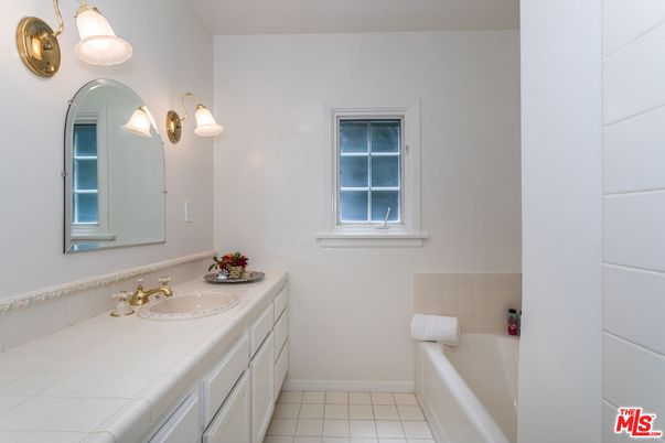 Bathroom, Interior, Tile Countertops