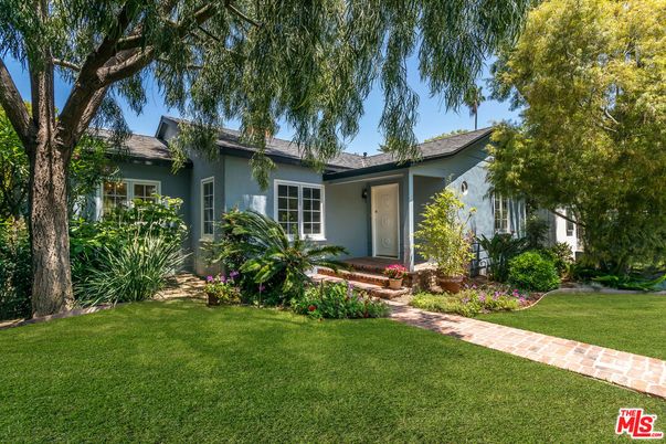 Backyard, Exterior, Facade, Ranch