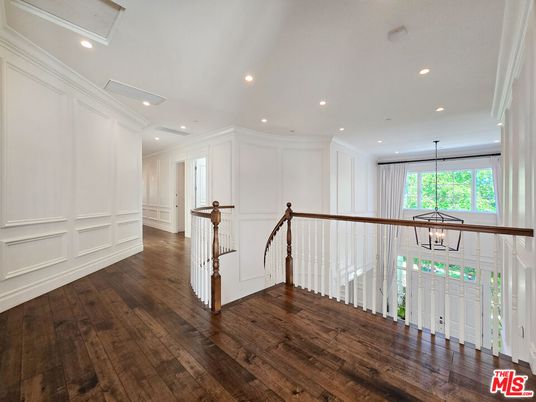 Interior, Pendant Lights, Recessed Lighting, Wood Texture Flooring