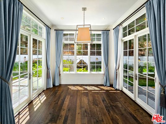 Interior, Pendant Lights, Recessed Lighting, Sun Room, Wood Texture Flooring
