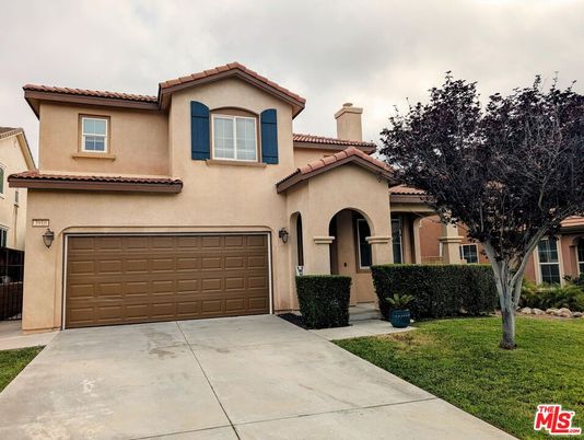 Attached, Exterior, Facade, Mediterranean