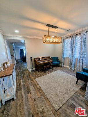 Interior, Pendant Lights, Piano, Recessed Lighting, Wood Texture Flooring