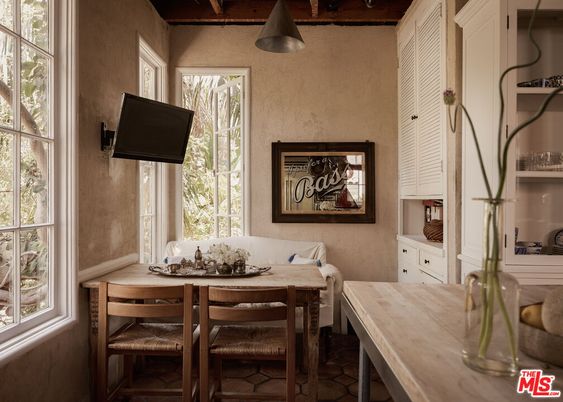 Dining room, Interior