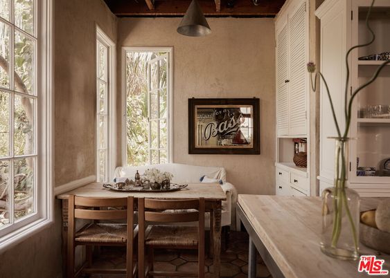 Dining room, Interior