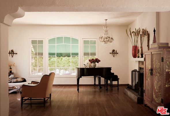 Chandelier, Fireplace, Interior, Piano, Wood Texture Flooring