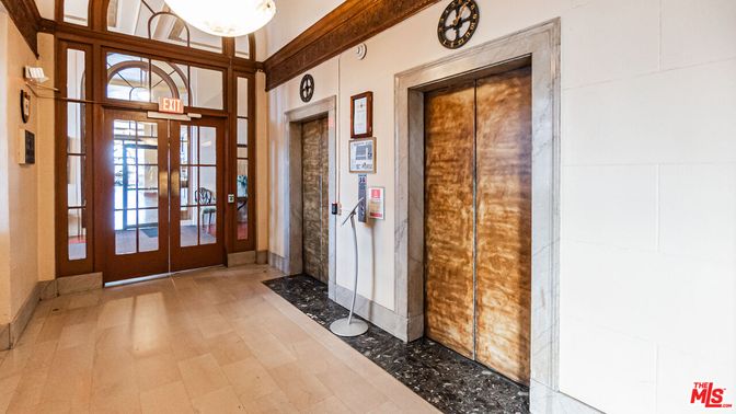 Interior, Pendant Lights, Wood Texture Flooring