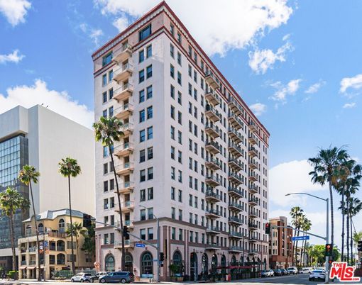 Exterior, Facade, Condo Building