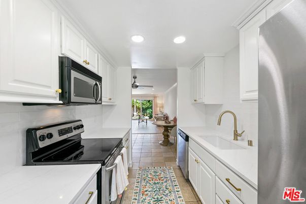 Dining room, Interior, Kitchen, Recessed Lighting, Stainless Steel Appliances