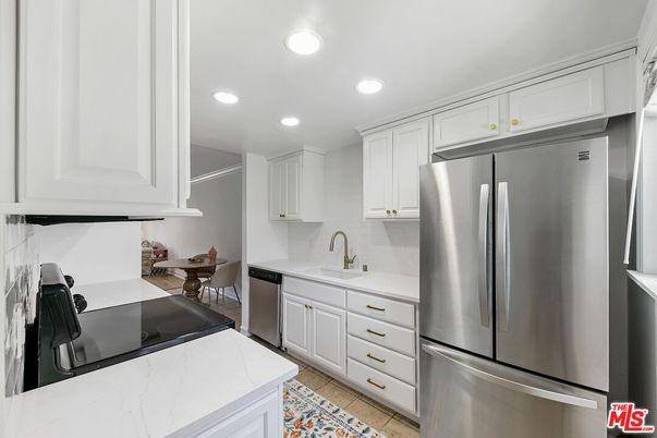 Dining room, Interior, Kitchen, Recessed Lighting, Stainless Steel Appliances