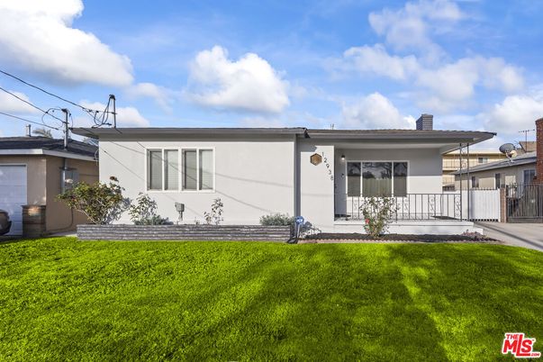 Backyard, Exterior, Facade, Ranch