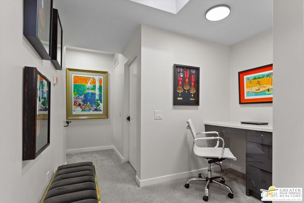 Home Office, Interior