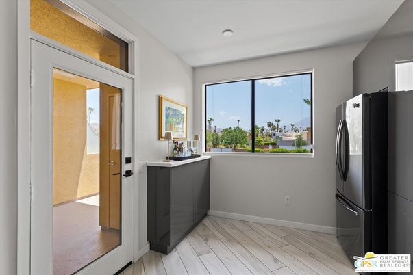 Interior, Washer, Wood Texture Flooring