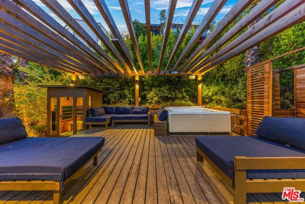 Exterior, Hot Tub