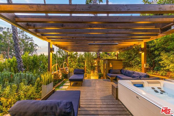 Exterior, Hot Tub