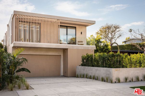 Attached, Exterior, Facade, Modern