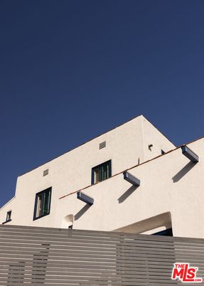 Exterior, Facade, Modern