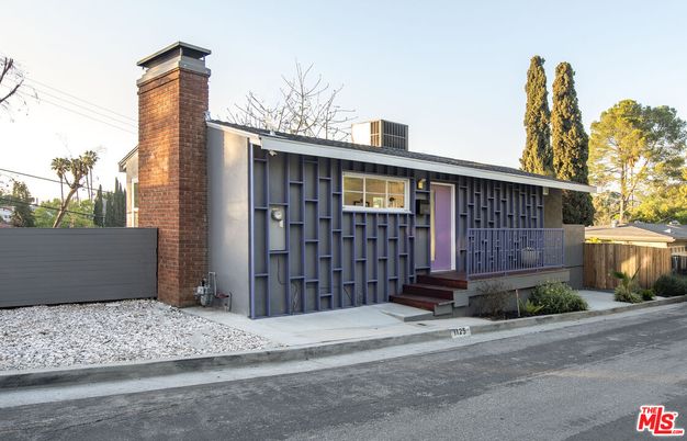 Exterior, Facade, Modern
