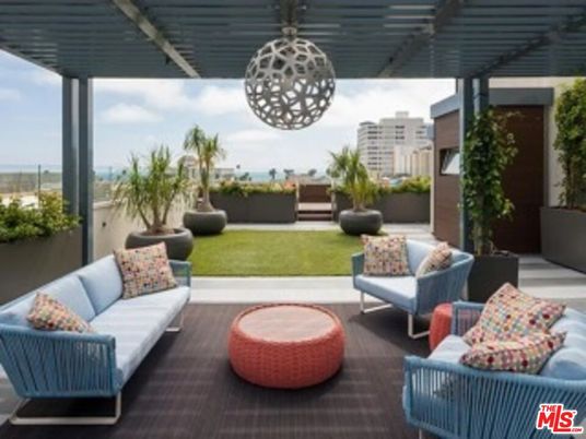 Backyard, Exterior, Pendant Lights