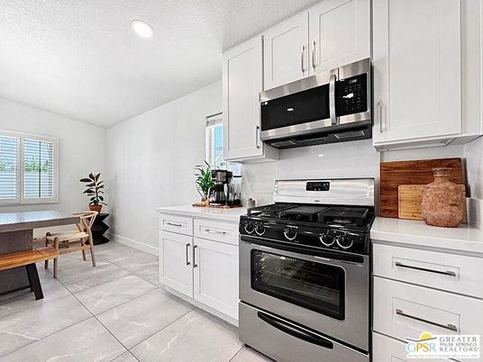 Dining room, Interior, Kitchen, Recessed Lighting, Stainless Steel Appliances