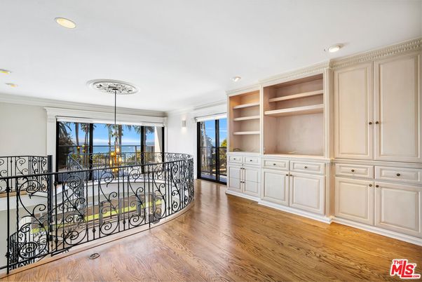 Chandelier, Interior, Recessed Lighting, Wood Texture Flooring