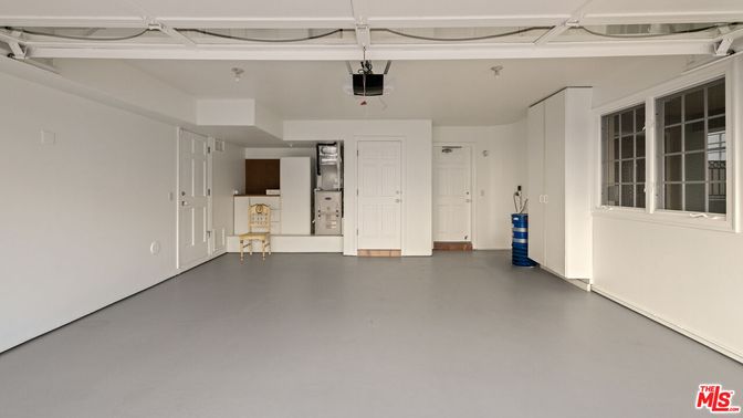 Garage, Interior