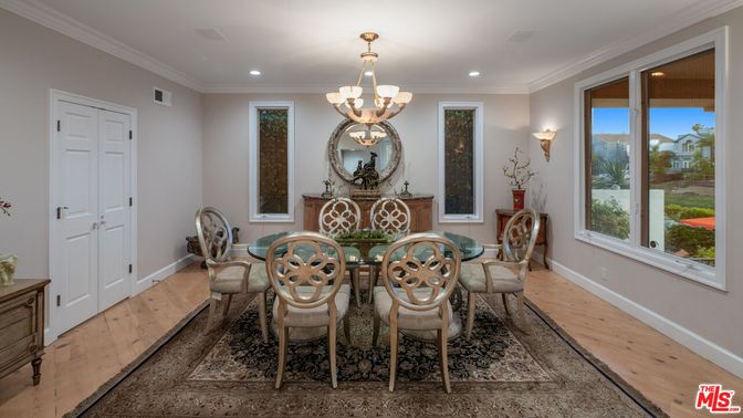 Chandelier, Dining room, Interior, Recessed Lighting, Wood Texture Flooring