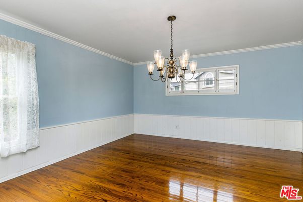 Chandelier, Empty room, Interior, Wood Texture Flooring