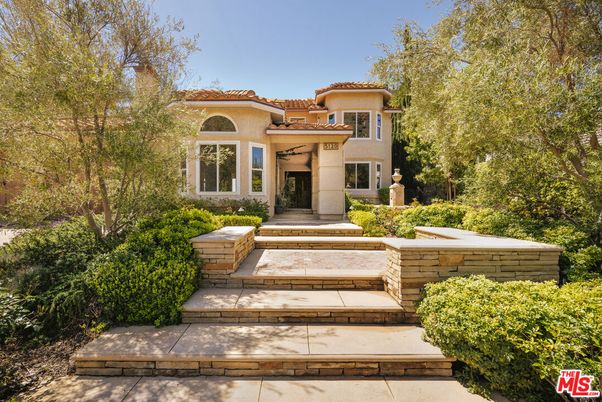 Exterior, Facade, Mediterranean