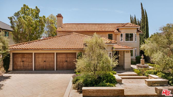 Attached, Exterior, Facade, Mediterranean
